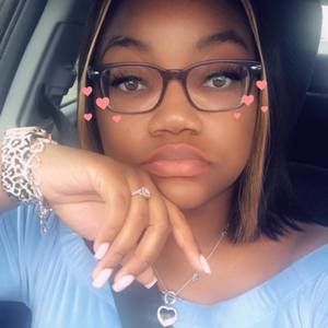 Meet your Posher, Alexis